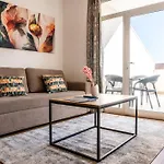 Quiet 1br With Balcony, Fast Wifi, Self Check-in Apartment Shkodra