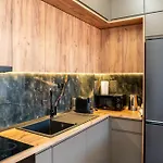 Quiet 1br With Balcony, Fast Wifi, Self Check-in Shkodra