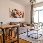 아파트 Quiet 1br With Balcony, Fast Wifi, Self Check-in *