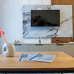 公寓 Quiet 1br With Balcony, Fast Wifi, Self Check-in *