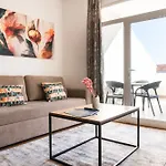 Quiet 1br With Balcony, Fast Wifi, Self Check-in * Szkodra