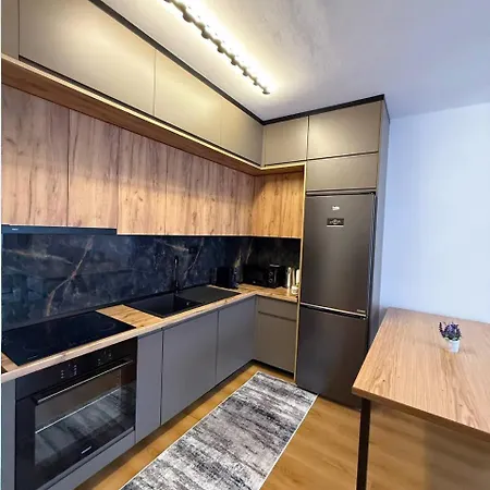 Couple'S Spacious Apartment Near City Center Daire