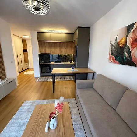 Couple'S Spacious Apartment Near City Center Daire *