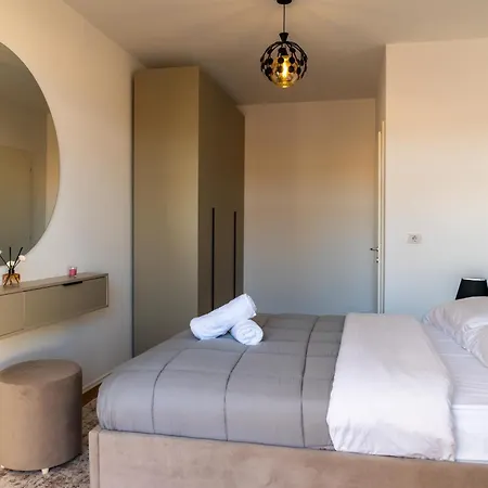 Peaceful And Spacious Near Center *