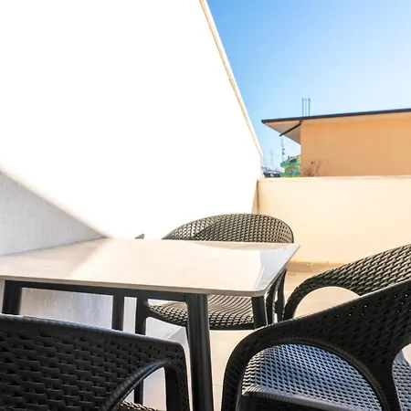 Quiet 1Br Apartment With Balcony, Fast Wifi, Self Check-In * Shkodër