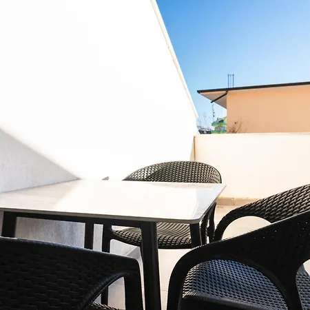 Quiet 1br With Balcony, Fast Wifi, Self Check-in * Szkodra