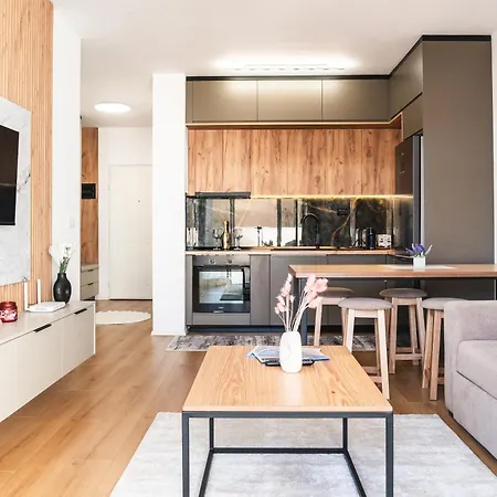 Quiet 1br With Balcony, Fast Wifi, Self Check-in Apartament