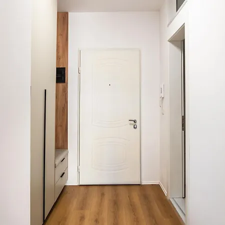 Apartmán Quiet 1br With Balcony, Fast Wifi, Self Check-in Shkodër