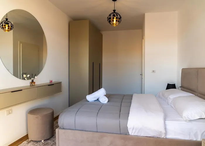 Peaceful And Spacious Near Center *