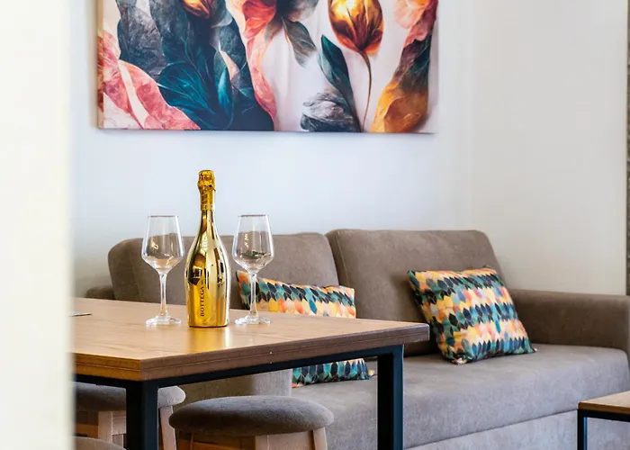 Peaceful And Spacious Near Center *