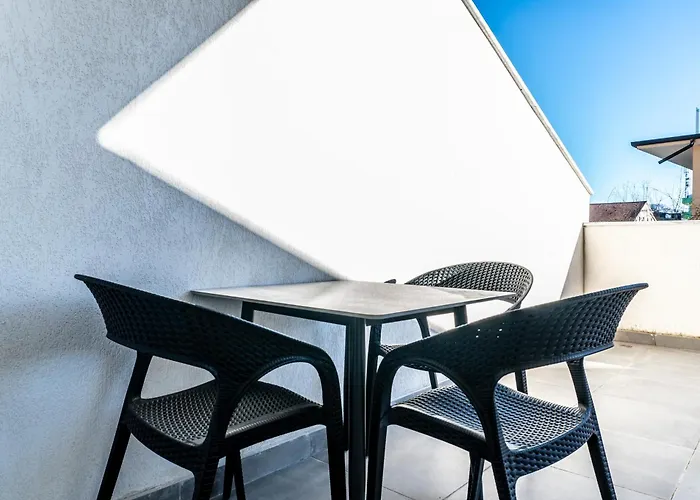 Quiet 1Br Apartment With Balcony, Fast Wifi, Self Check-In Daire Shkodër