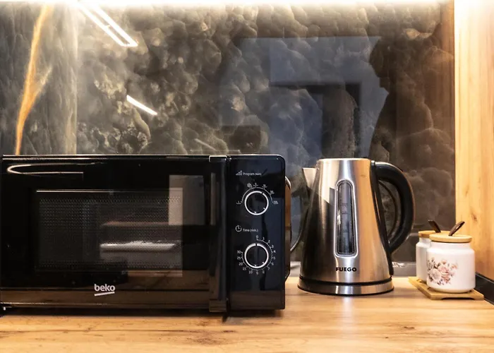 Peaceful And Spacious Near Center 公寓 *