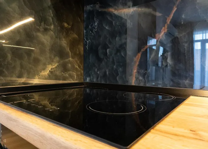 Peaceful And Spacious Near Center *